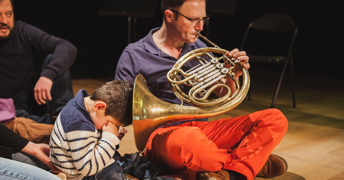 Écoute tactile d’une répétition des orchestres associés du TAP TAP