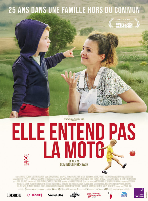 Elle entend pas la moto